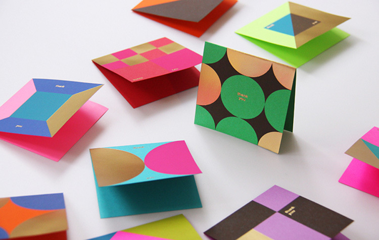 工廠設(shè)計(jì)創(chuàng)意產(chǎn)品目錄宣傳廣告頁彩色異形燙金雙膠紙三折頁印刷